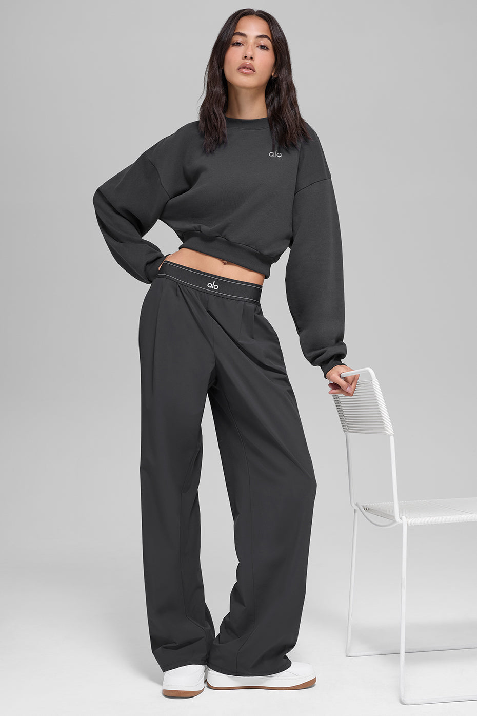 Cropped Accolade Crewneck - Anthracite